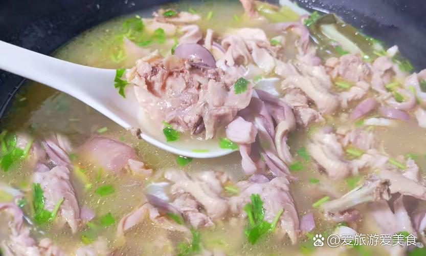 活鸡点杀 （酸菜、芋儿、野生菌汤）